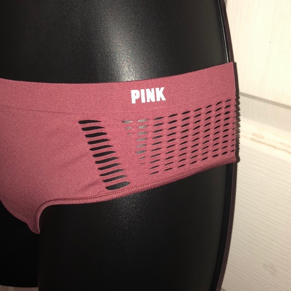 PINK VS Thong Panty - Picture 3 of 3